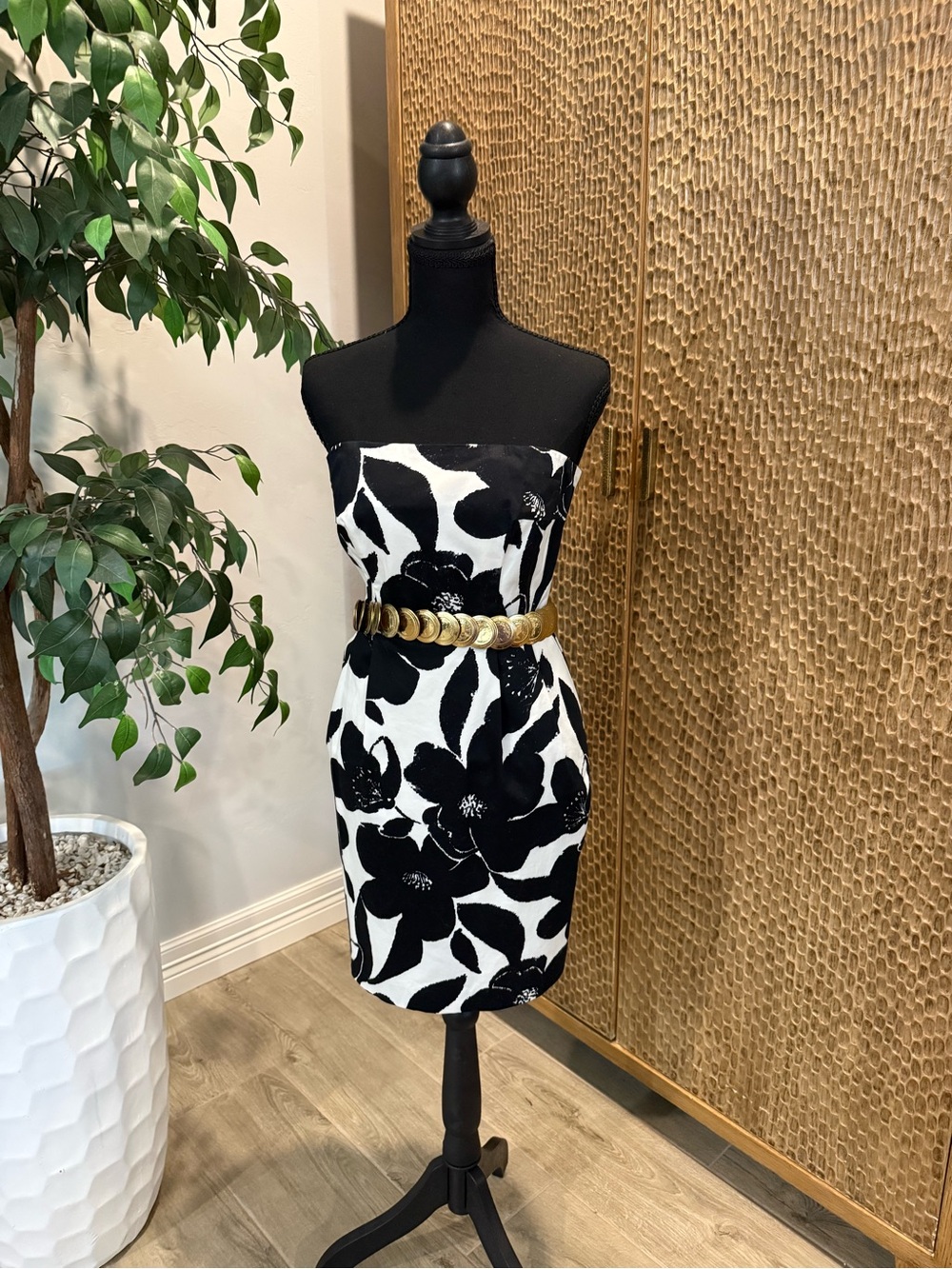 Express Black and White Strapless Floral Sheath Dress, Satin lined - Picture 2 of 10